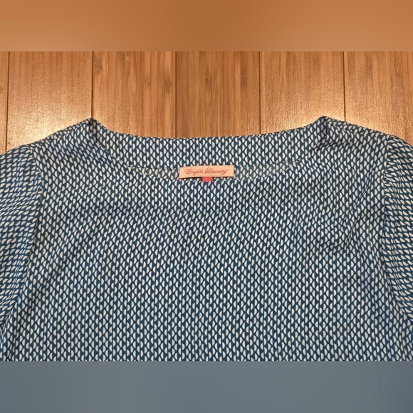 NWOT English Laundry Blue Patterned Top - Picture 5 of 8